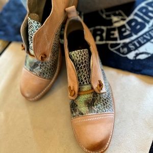 Freebird by Steve All Leather Mabel Turquoise and Tan Oxford